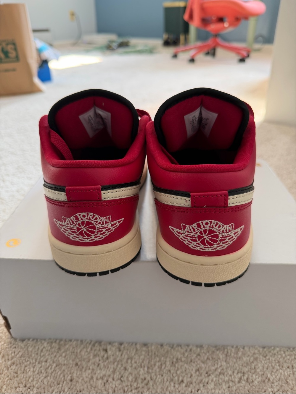NWT Women’s Air Jordan 1 Low Size 6.5 - Picture 3 of 6